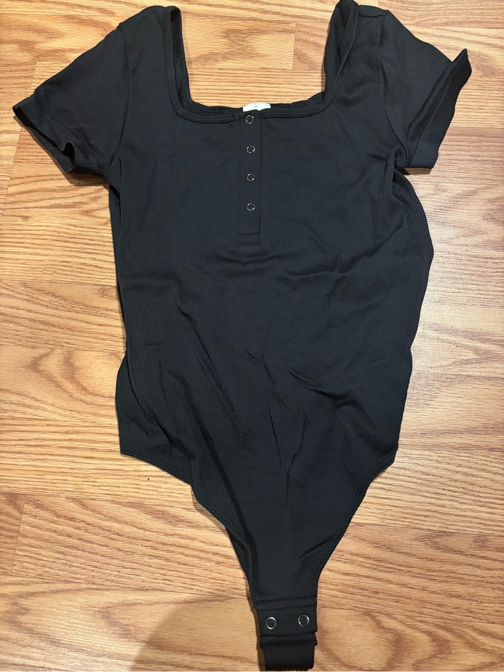 SO Black Ribbed Short-Sleeve Snap-Front Bodysuit size large